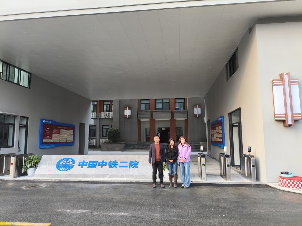 bat365在线中国登录入口赴中铁二院开展轨道交通信号与控制专业人才培养方案专题研讨
